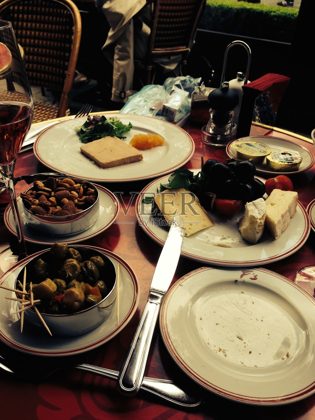 巴黎咖啡桌照片摄影图片