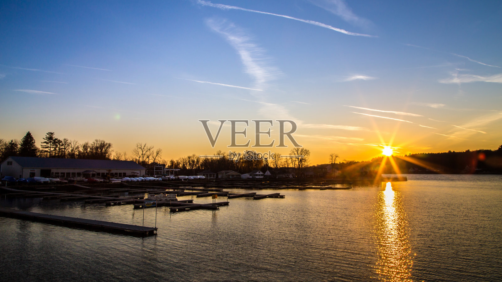 湖上的夕阳照片摄影图片