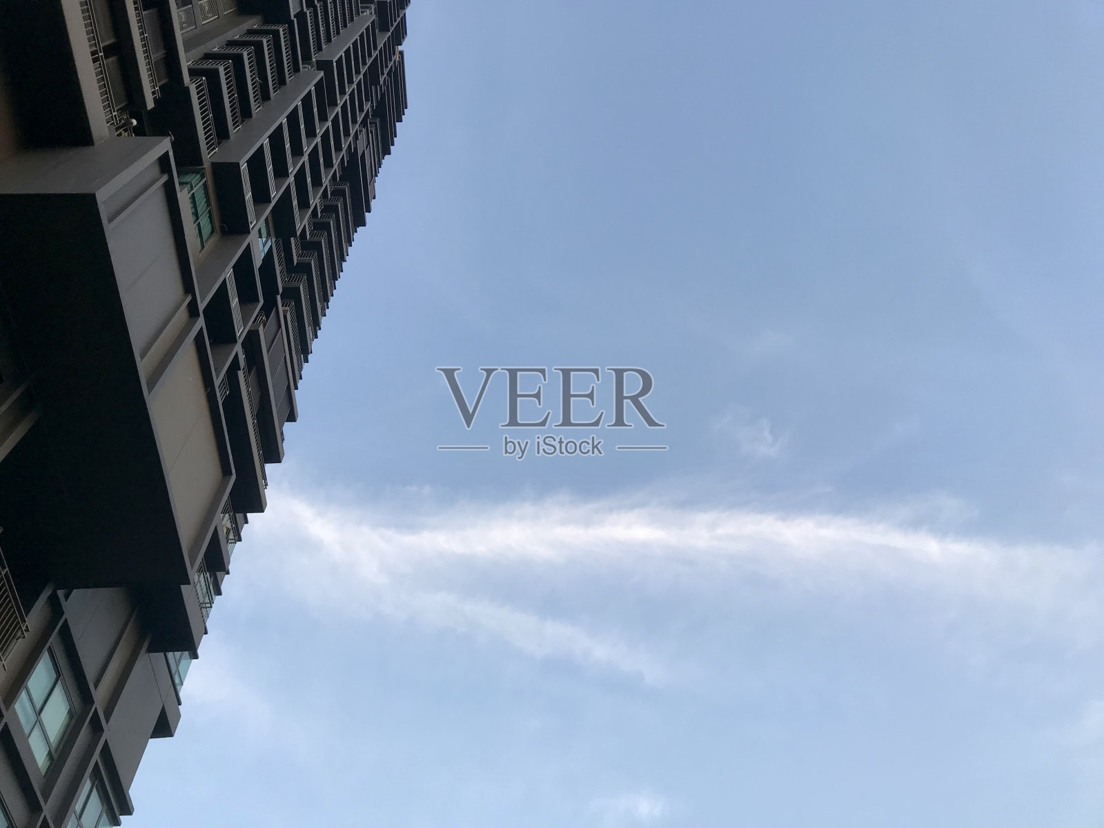 蓝天上的建筑照片摄影图片