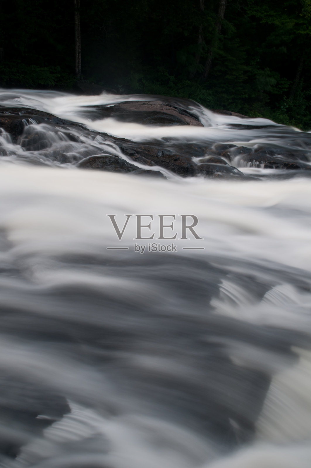 飘逸的白脱牛奶落照片摄影图片