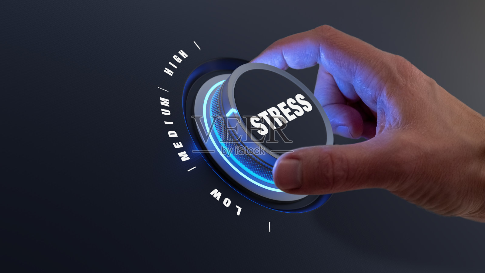 用手将旋钮旋转到较低的水平以减轻压力。工作场所的倦怠、疲惫、超负荷、压力和管理理念。缓解紧张。照片摄影图片