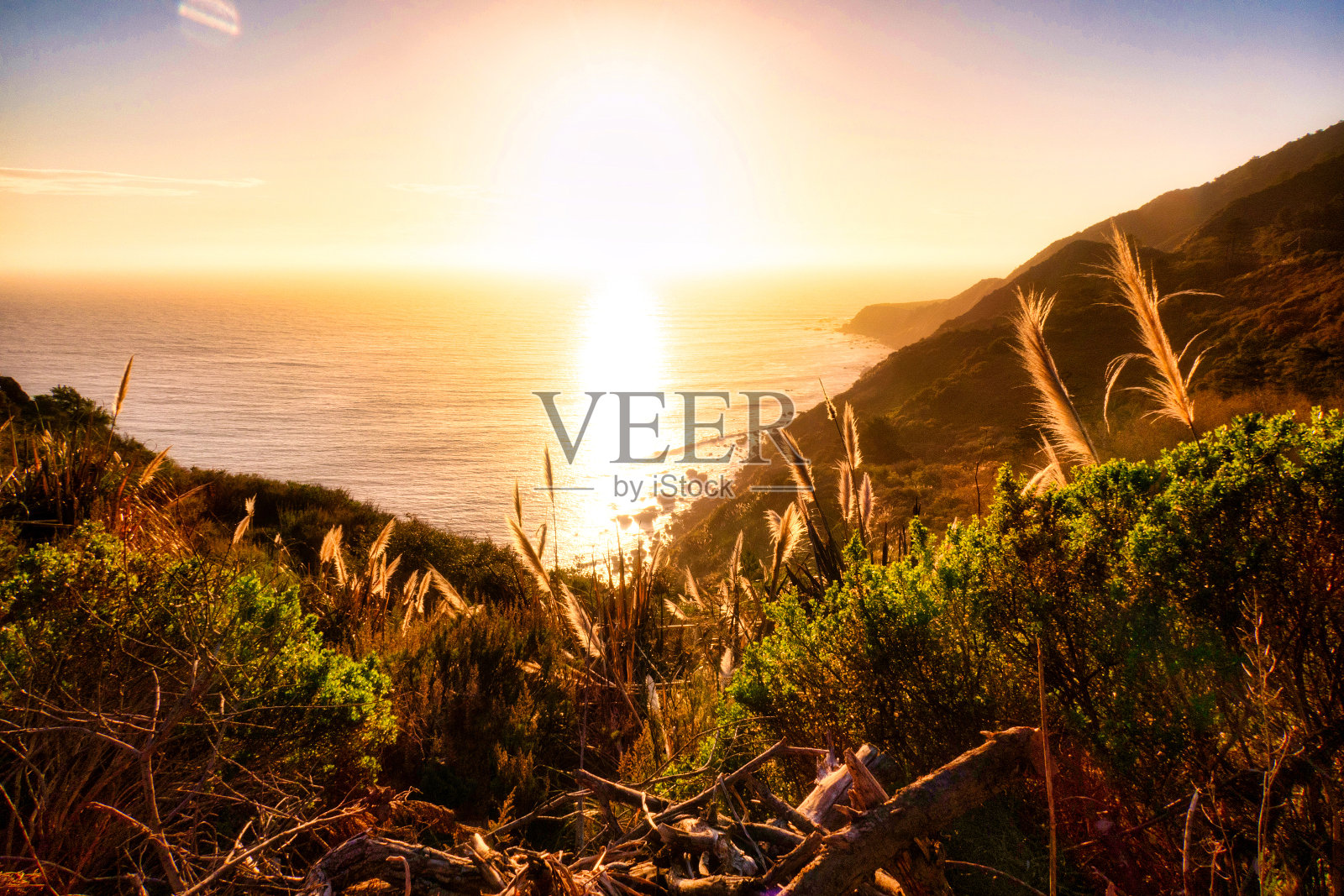 位于大苏尔的太平洋海岸照片摄影图片