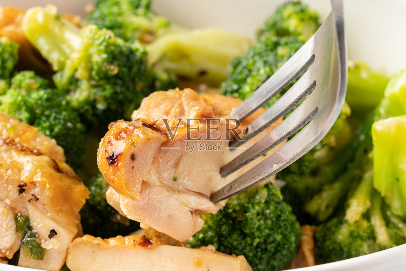 鸡肉和西兰花炒照片摄影图片