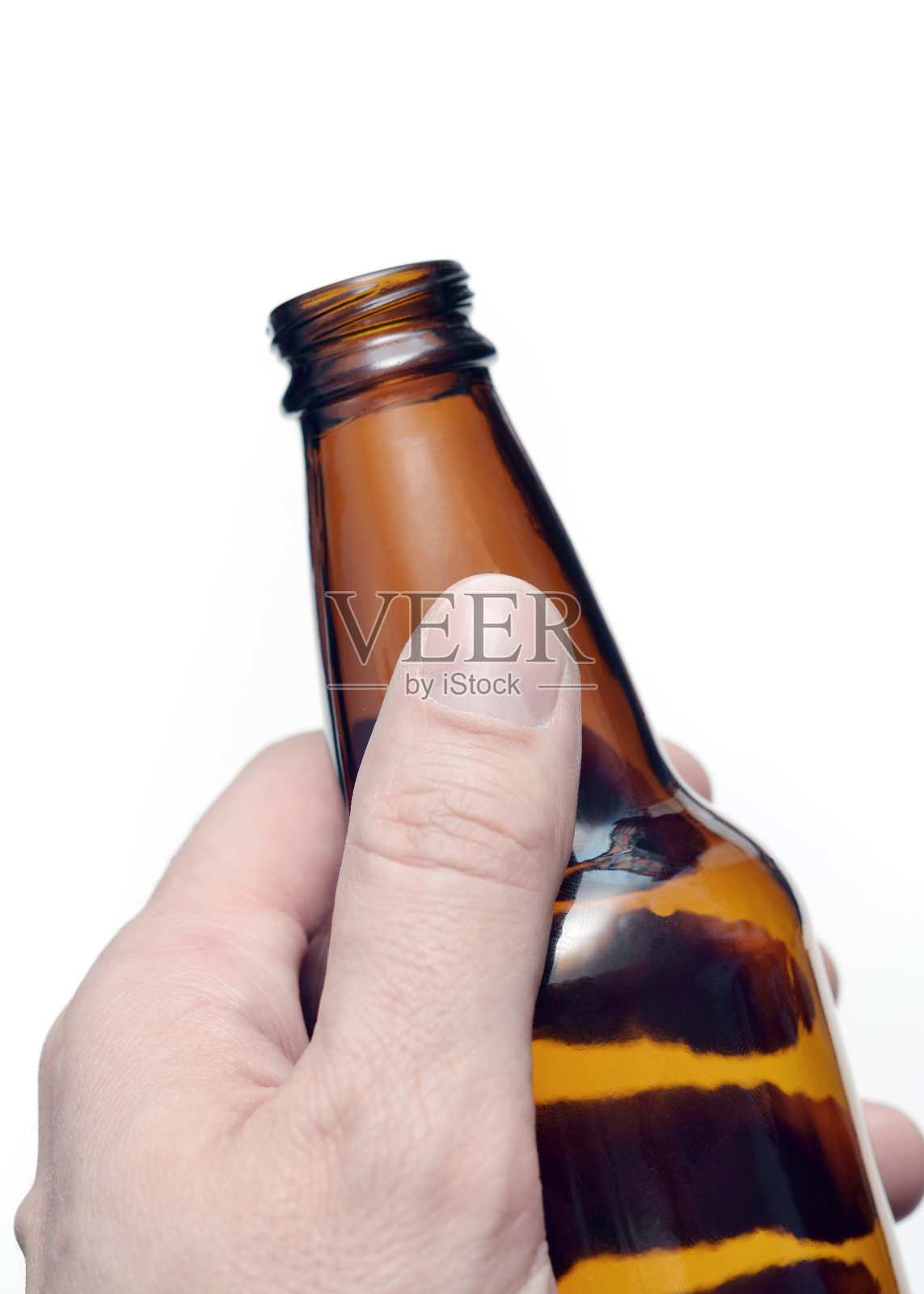 手里拿着啤酒瓶照片摄影图片