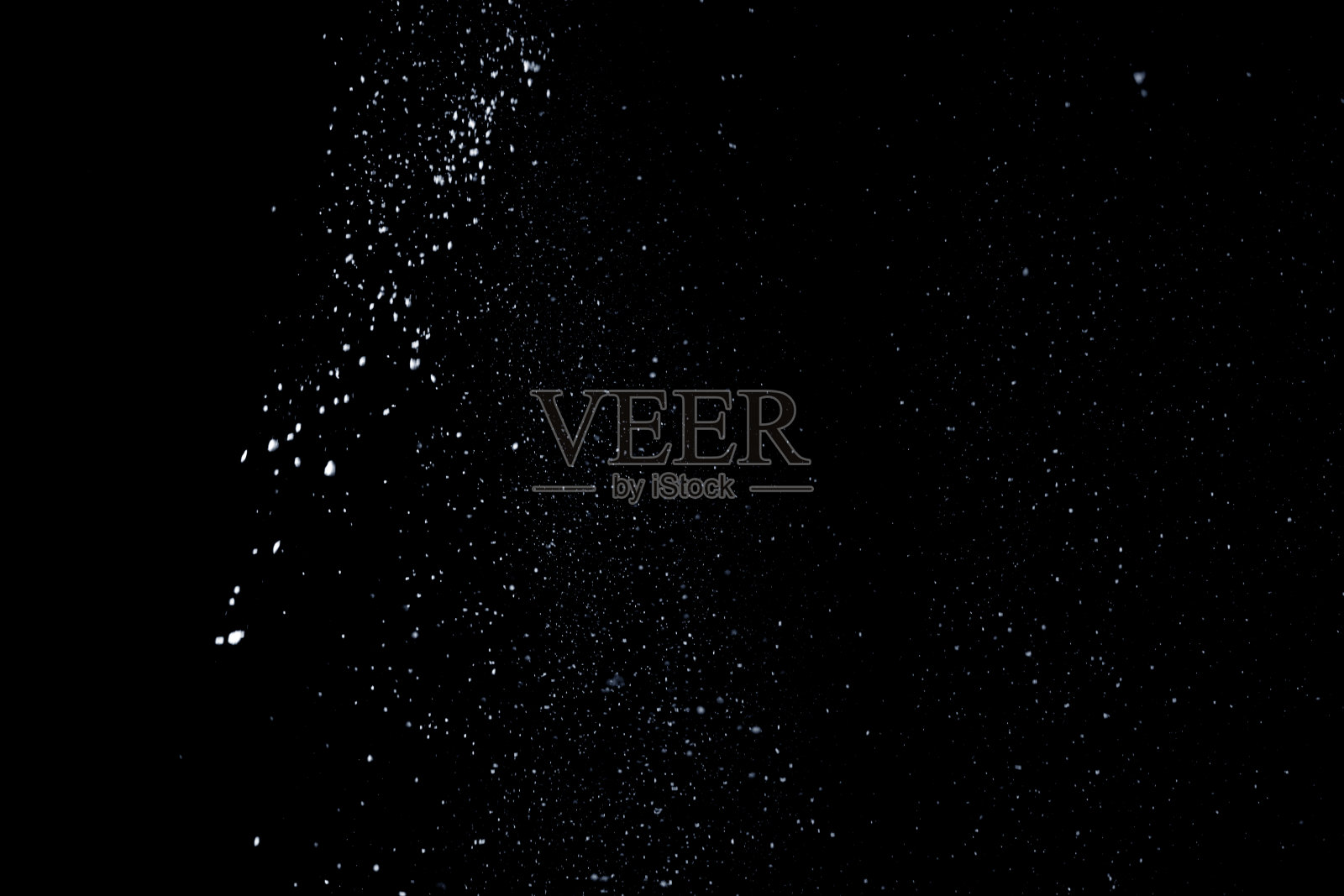 现在覆盖照片上的黑色。抽象的雪纹理给人一种冬季的感觉。照片摄影图片