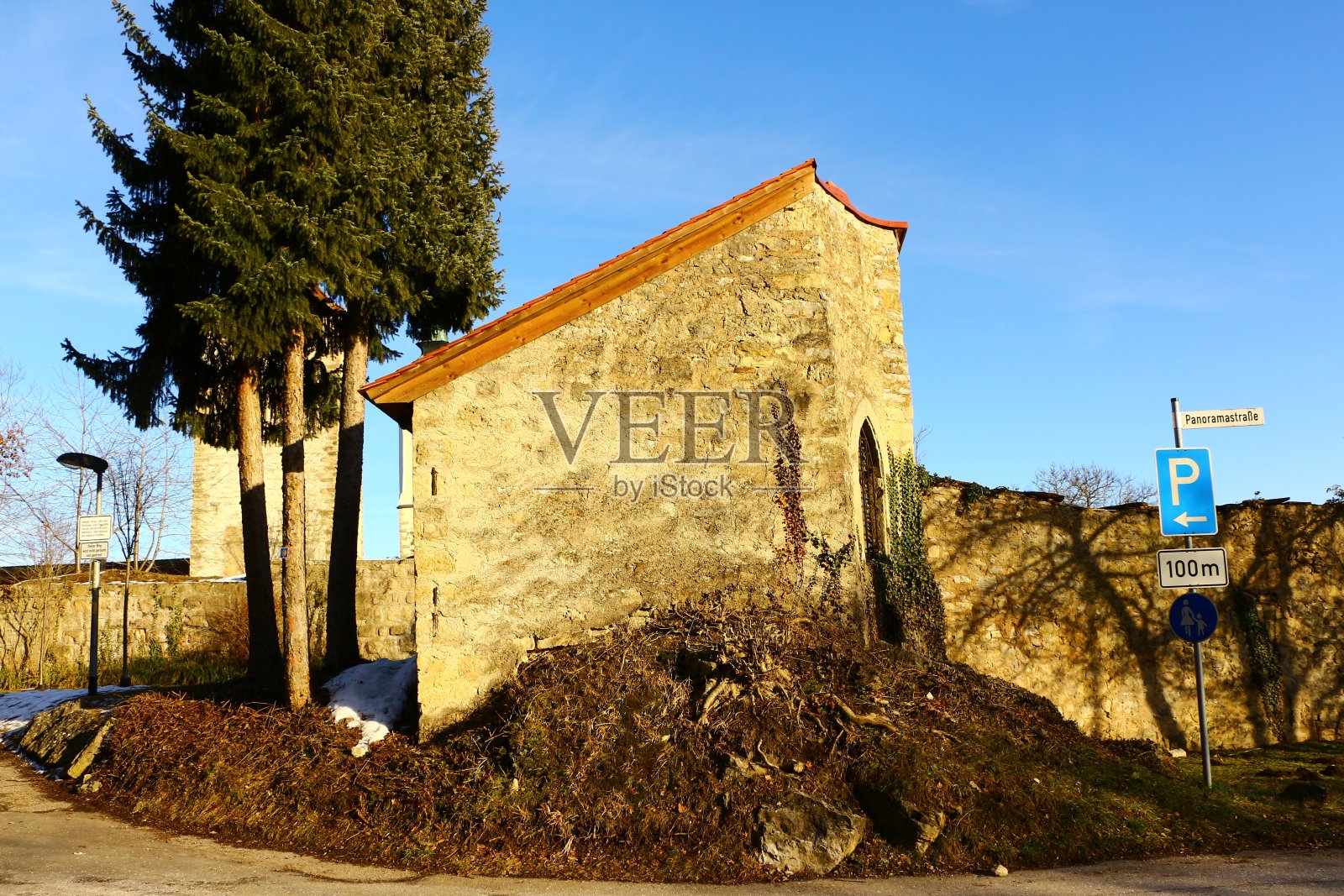 阳光明媚的冬日，在霍布姆内卡照片摄影图片
