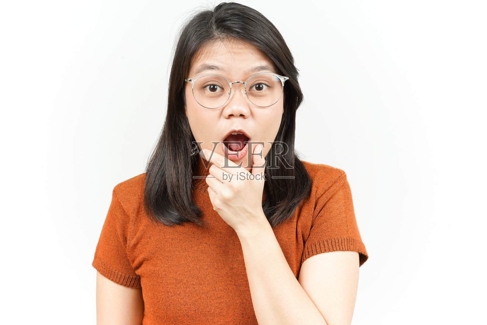 哇，震惊的表情美丽的亚洲妇女孤立在白色背景照片摄影图片