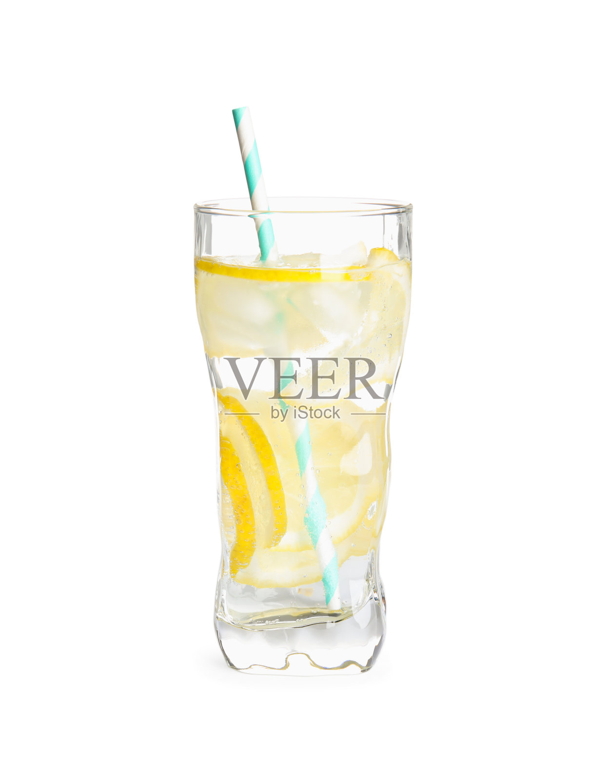 苏打水加柠檬片和白色冰块照片摄影图片