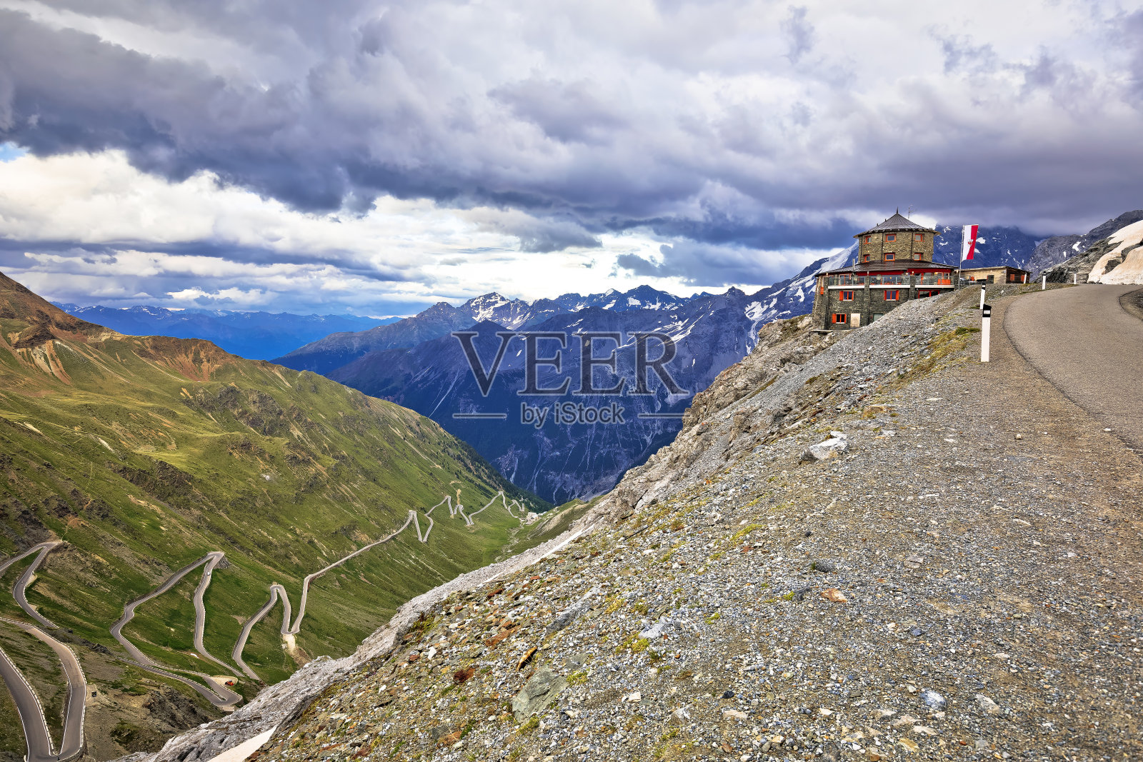 斯特尔维奥山口或斯蒂夫瑟约赫风景道蜿蜒观景照片摄影图片