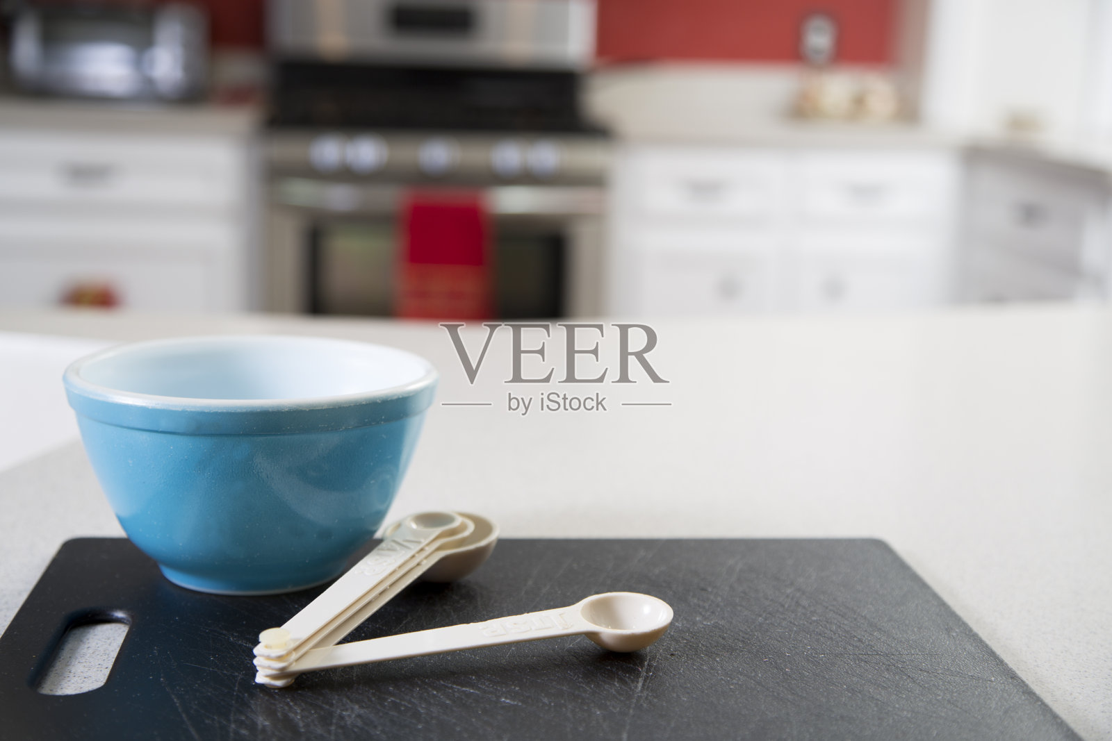 厨房里的烘烤准备工作。照片摄影图片