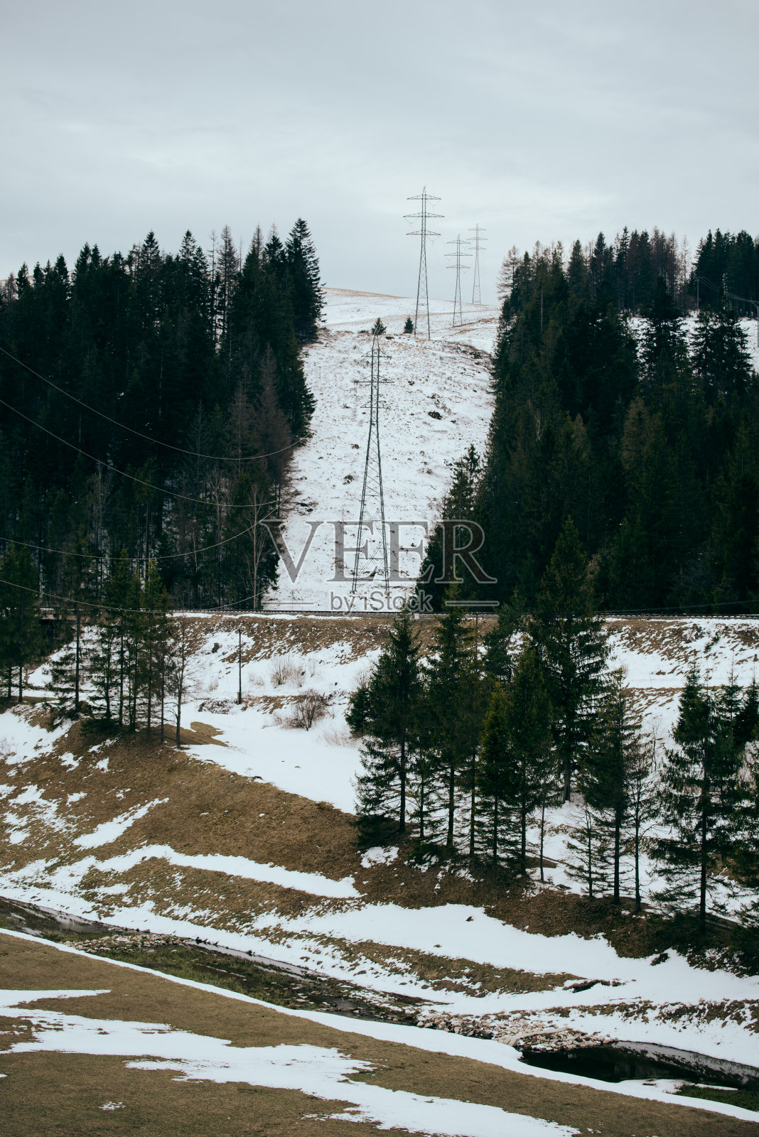 欧洲的高压塔照片摄影图片