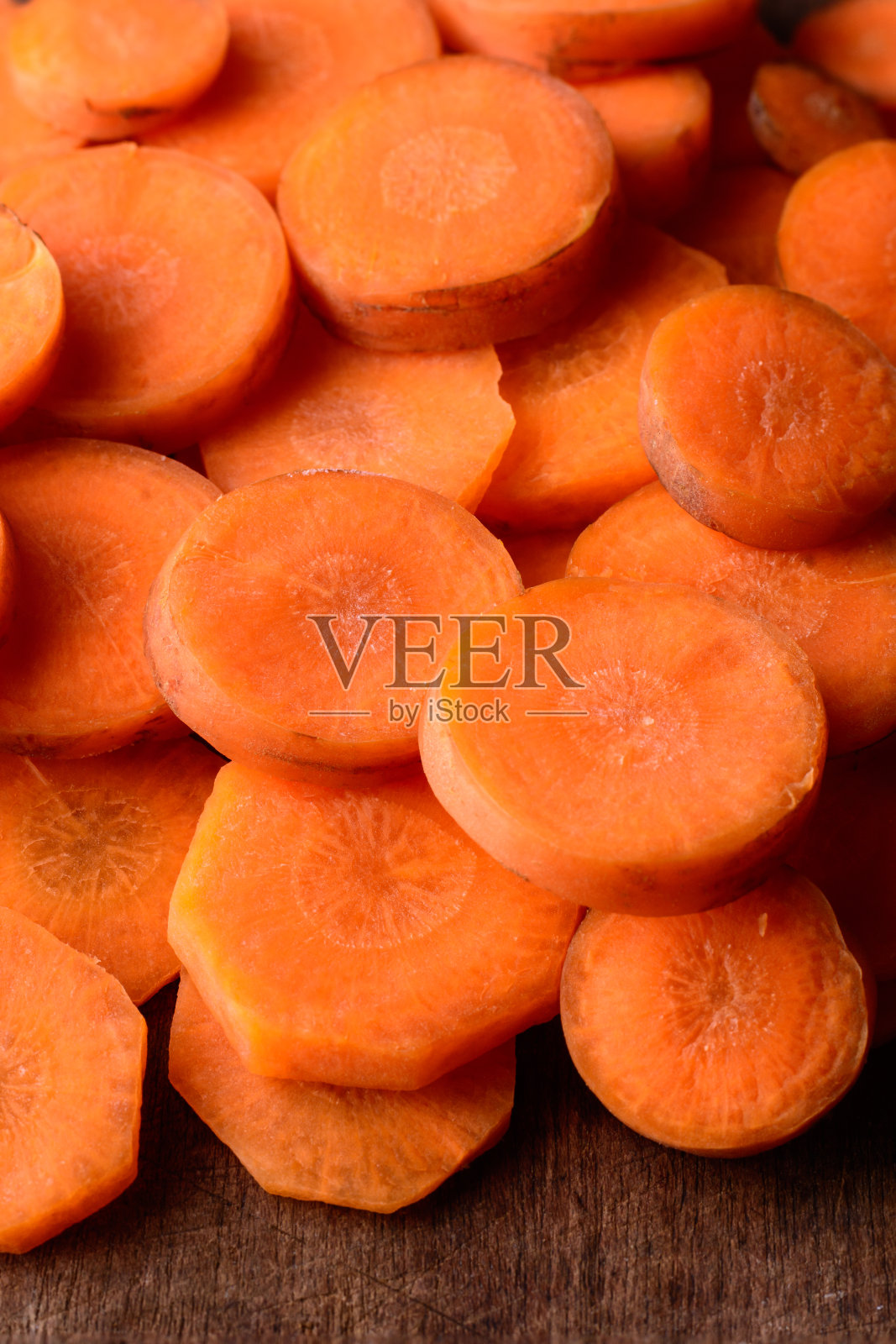 一堆胡萝卜片，蔬菜背景特写照片摄影图片