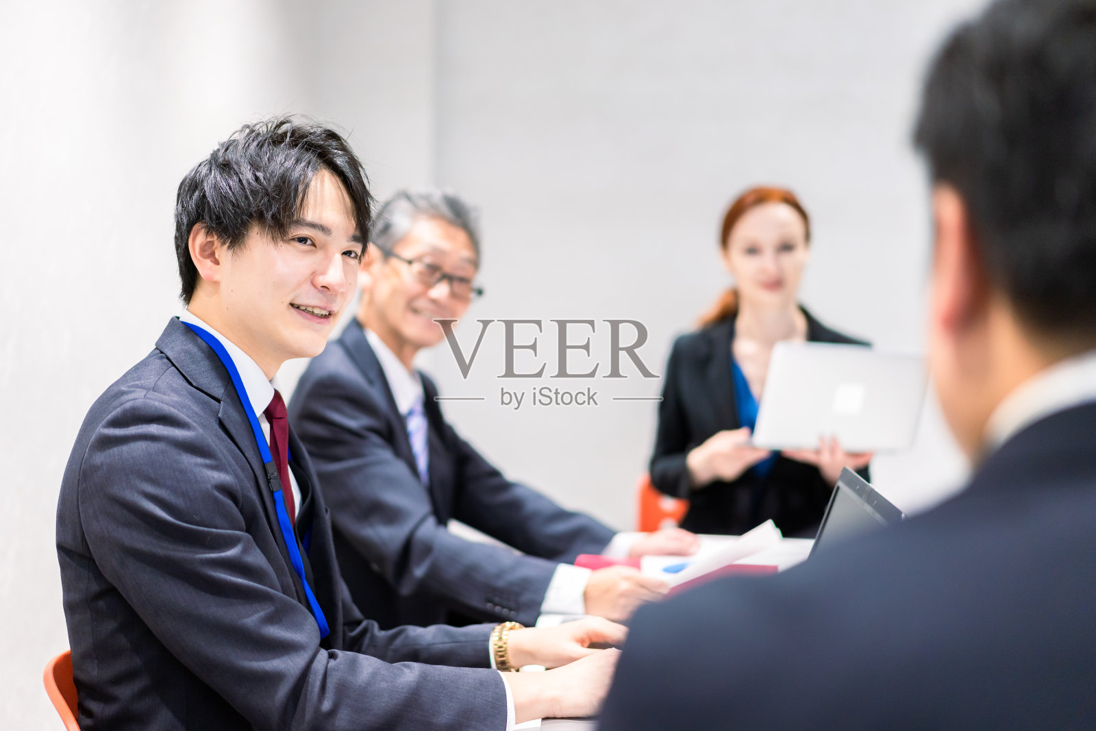 在外国公司工作的商人照片摄影图片