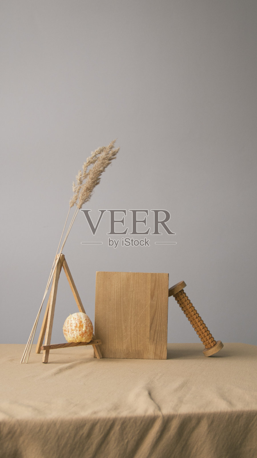 静物的国语，木方，立，干树枝和木制按摩器照片摄影图片