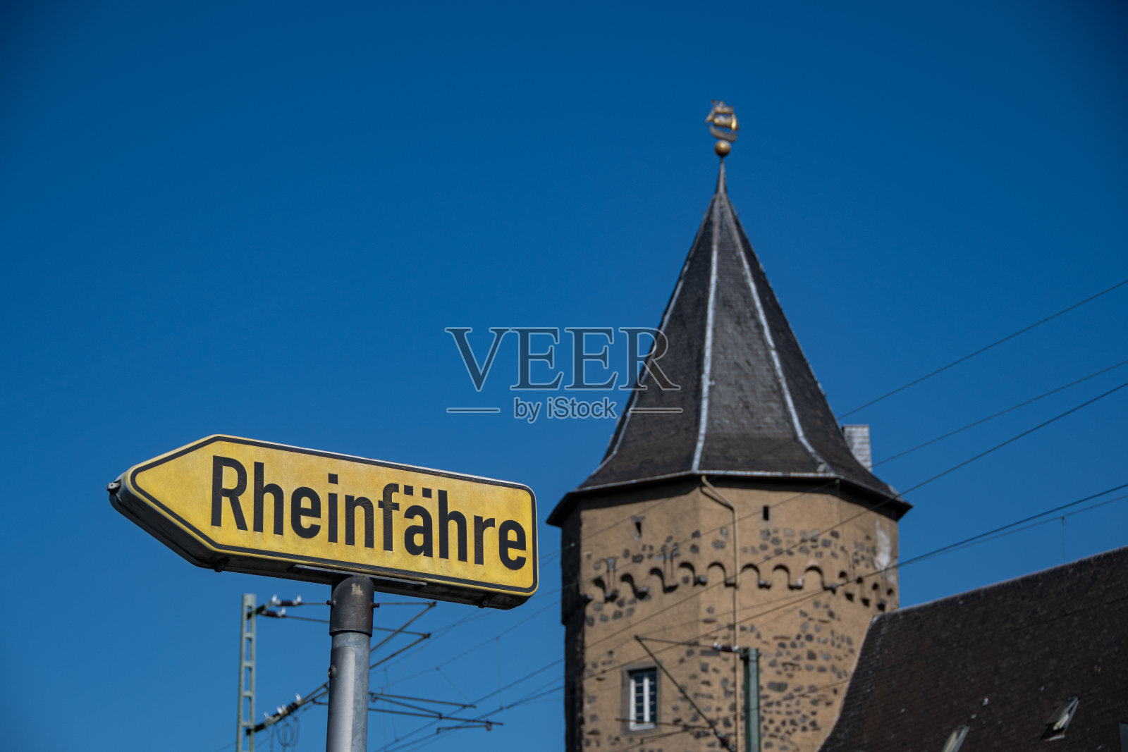 一个路标上的德语单词“莱茵渡船”照片摄影图片