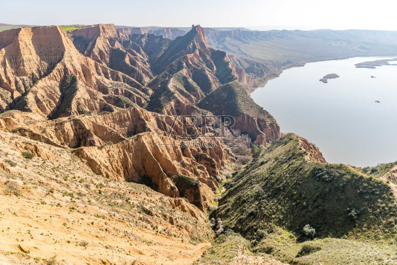 被雾覆盖的粘土峡谷，在托莱多被称为barrancas del burujon照片摄影图片