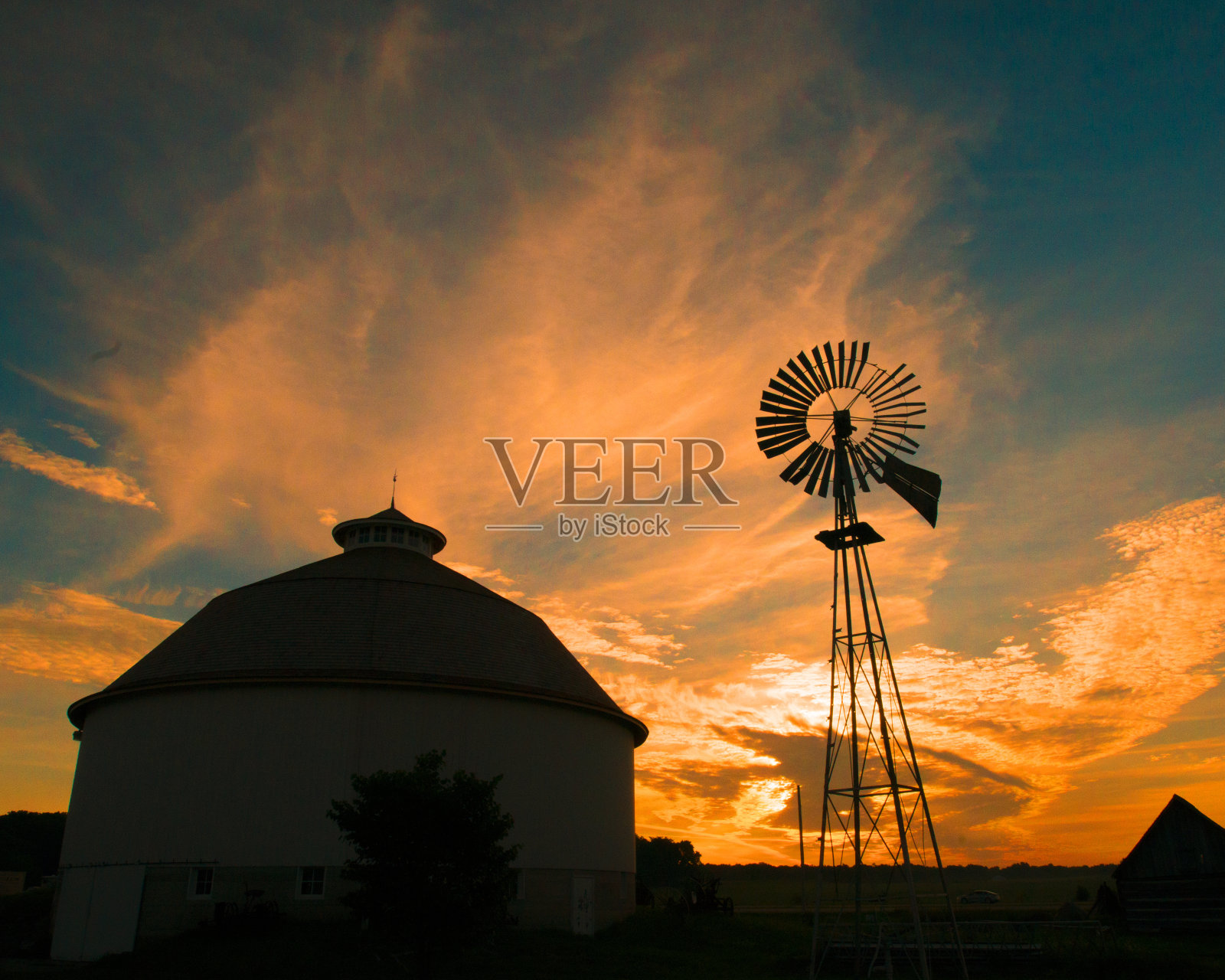 印第安纳州富尔顿县的风车谷仓照片摄影图片