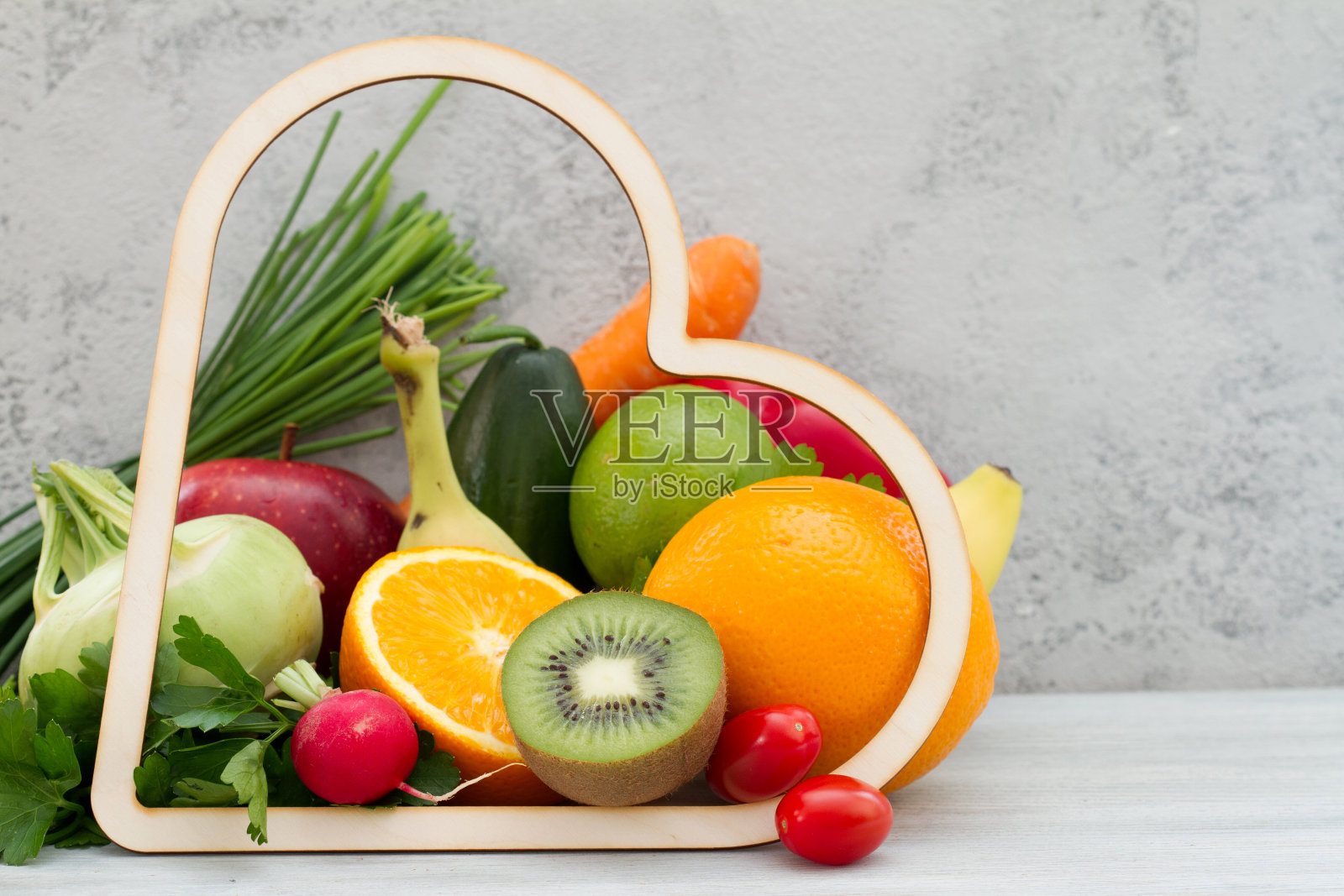 新鲜果蔬、心形、健康食品概念背景照片摄影图片