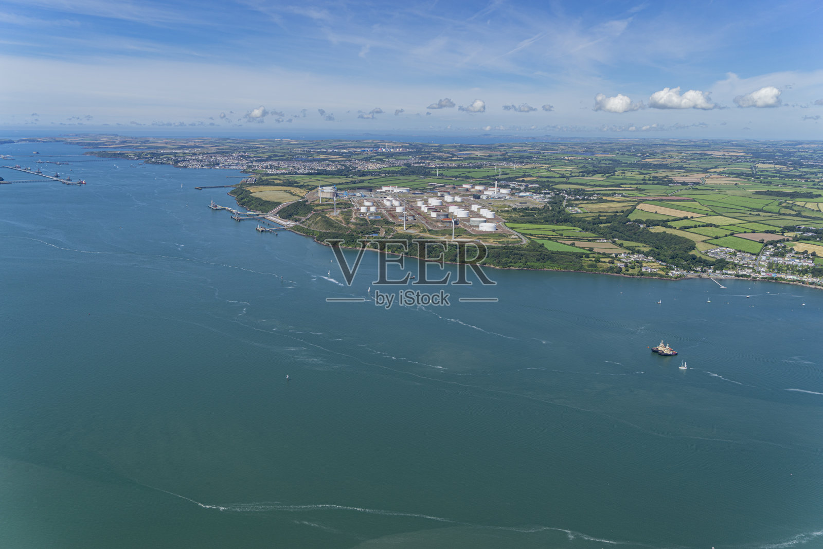 位于英国威尔士米尔福德港的石油和天然气终端照片摄影图片