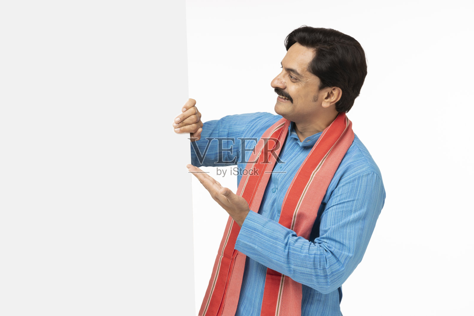 男子持有白色广告板库存照片照片摄影图片