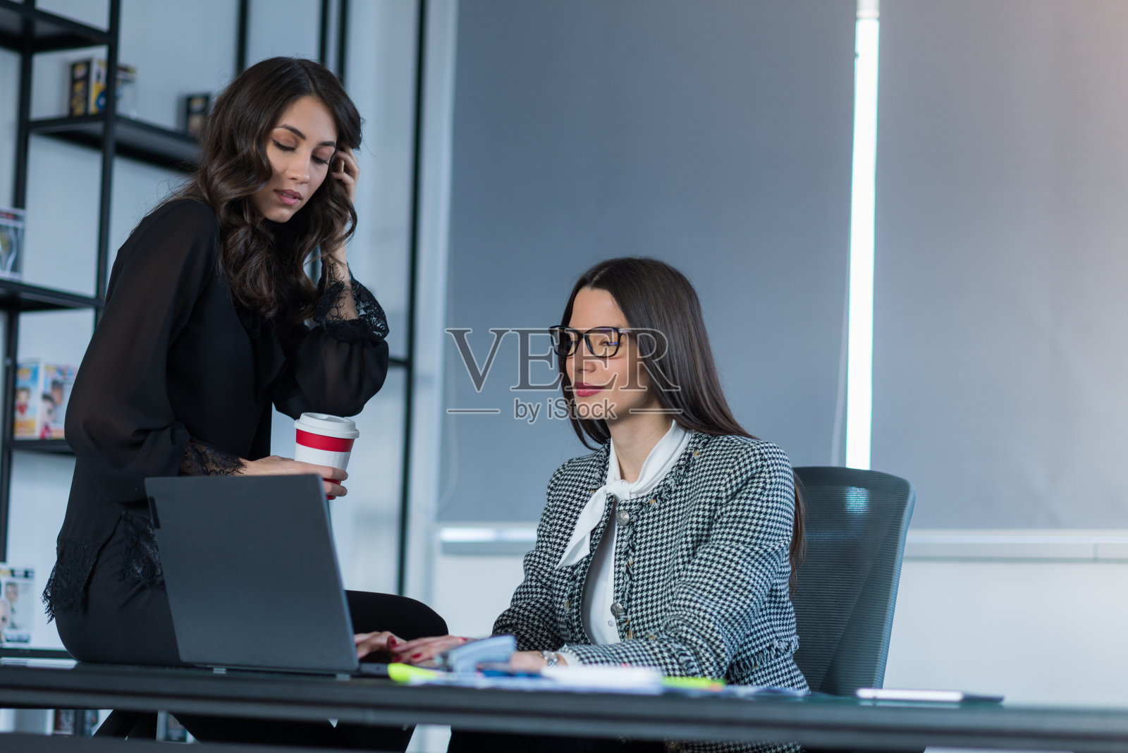 同事是工作中快乐的关键，库存照片照片摄影图片