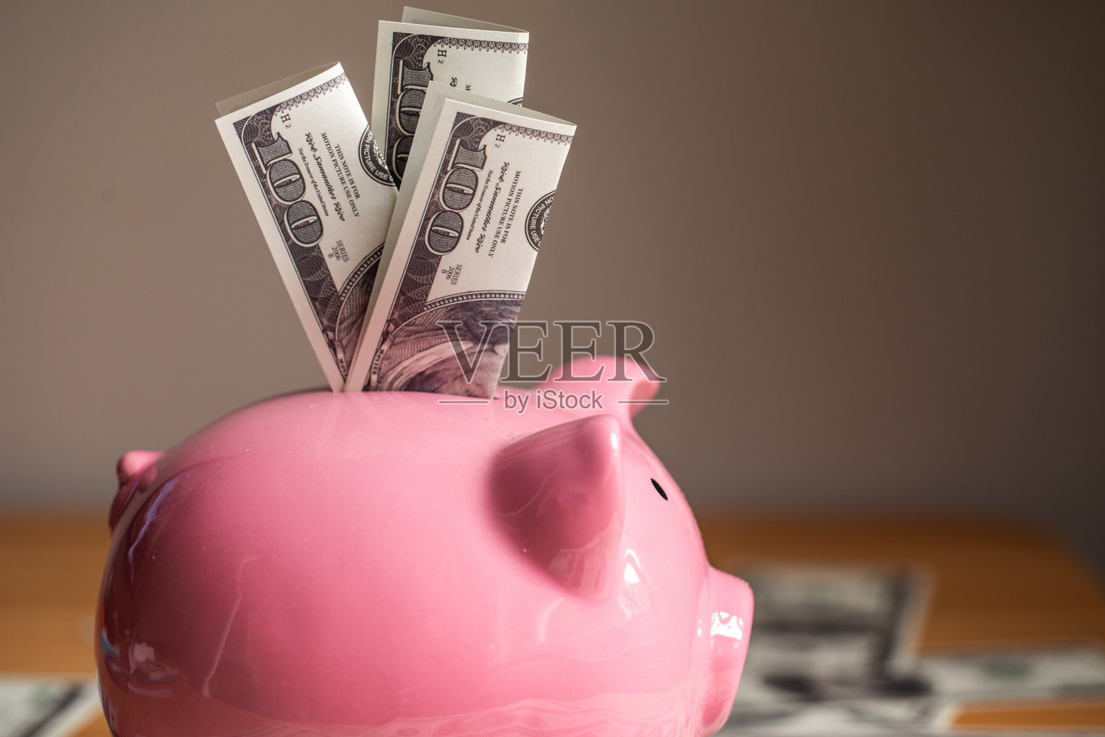 储蓄罐和美元照片摄影图片