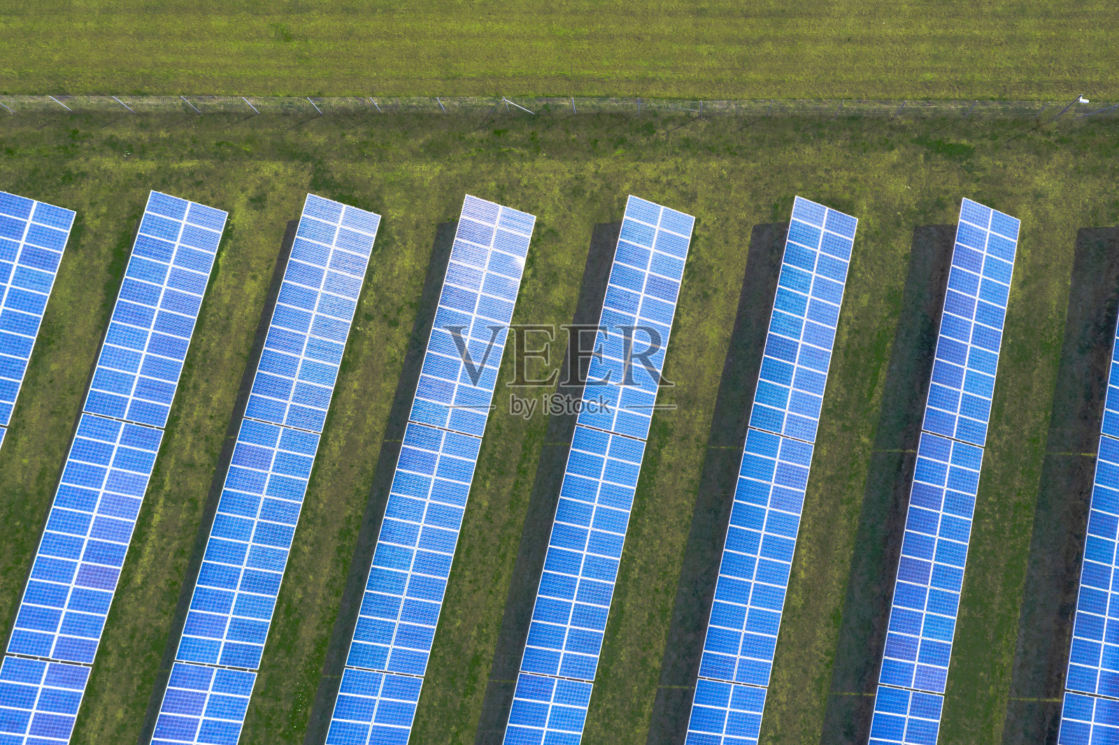 夏天的太阳能电池板照片摄影图片