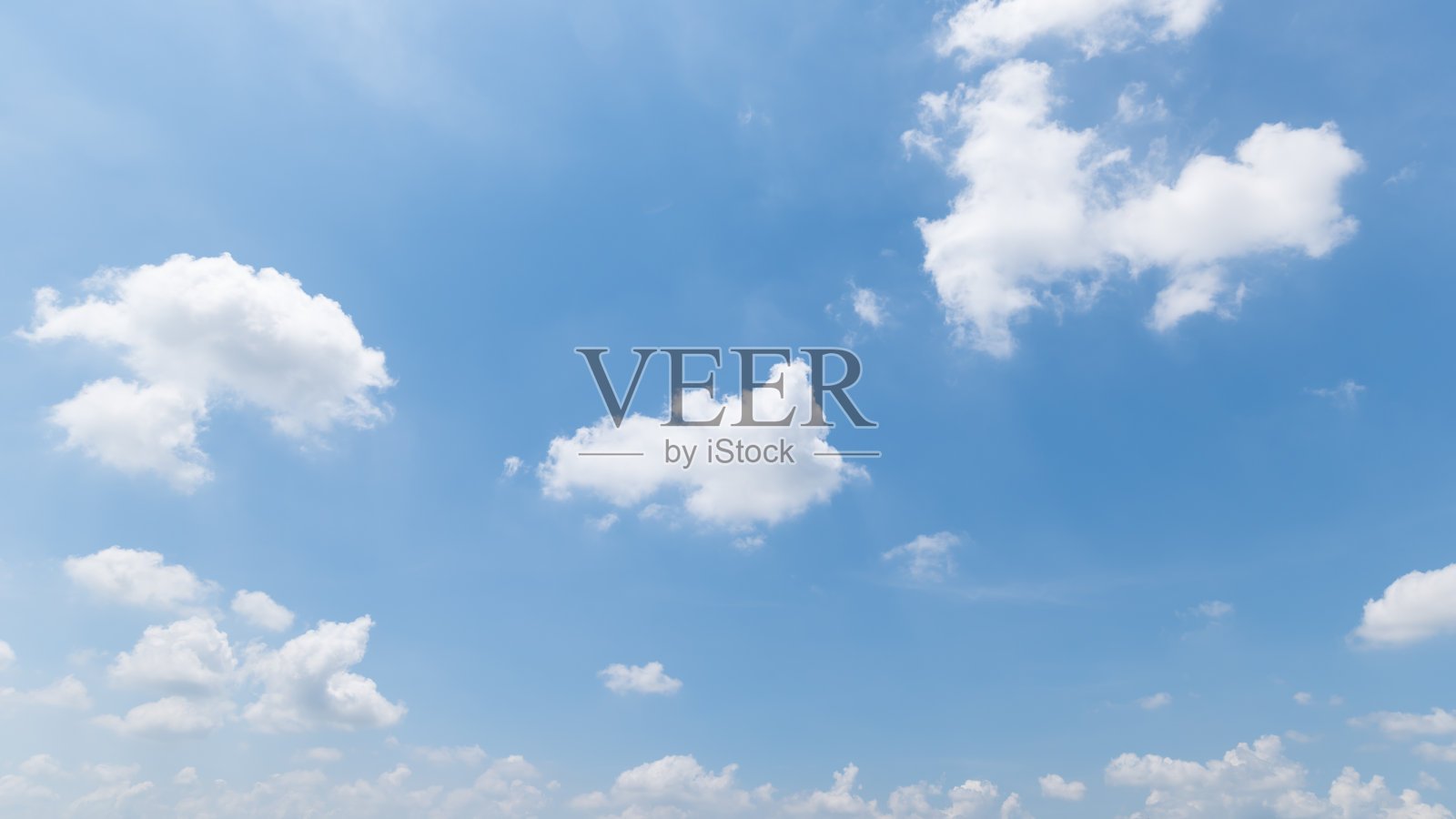 全景清晰的蓝天和云，云与背景。照片摄影图片