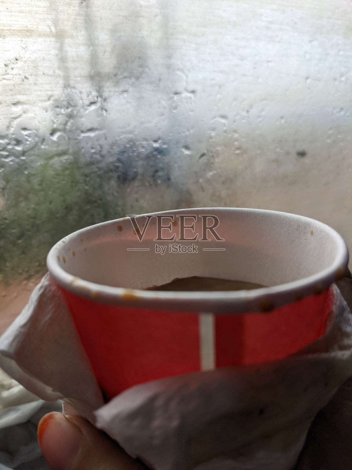 咖啡和雨照片摄影图片