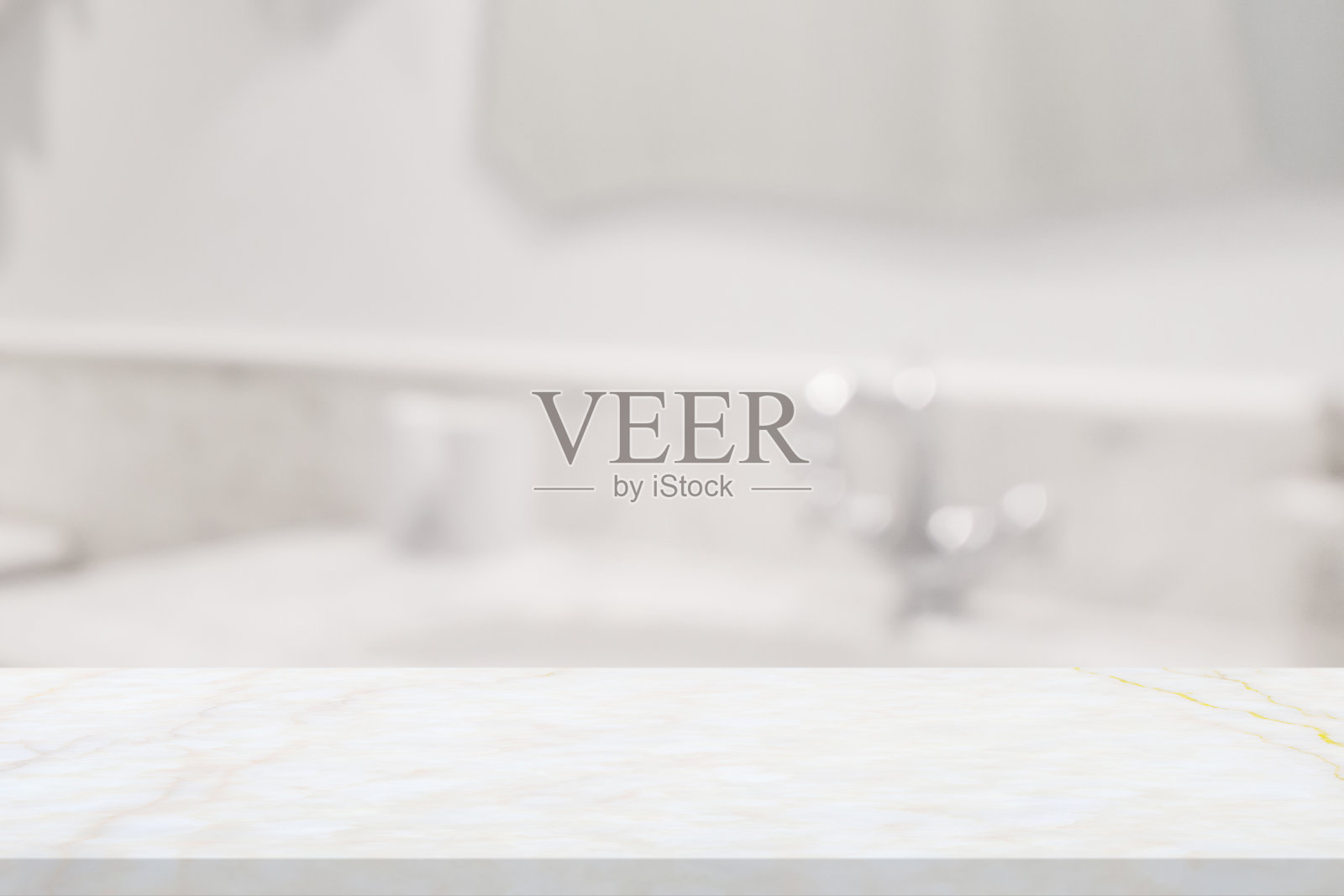 空的白色大理石桌面与模糊的浴室背景照片摄影图片