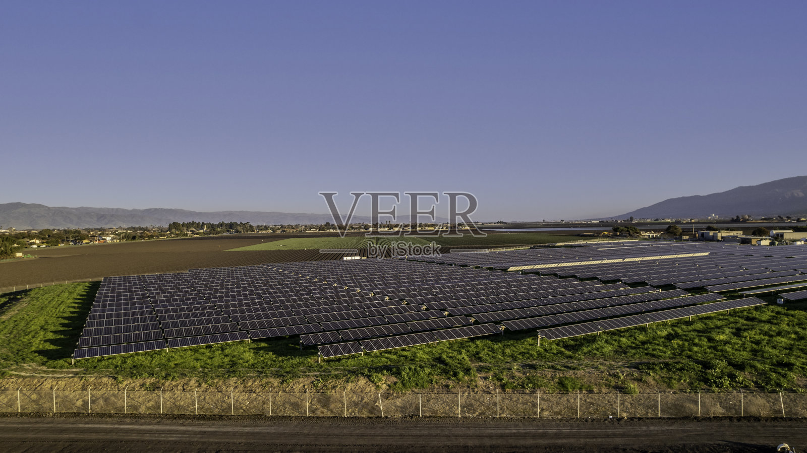 农业社区的农村太阳能照片摄影图片