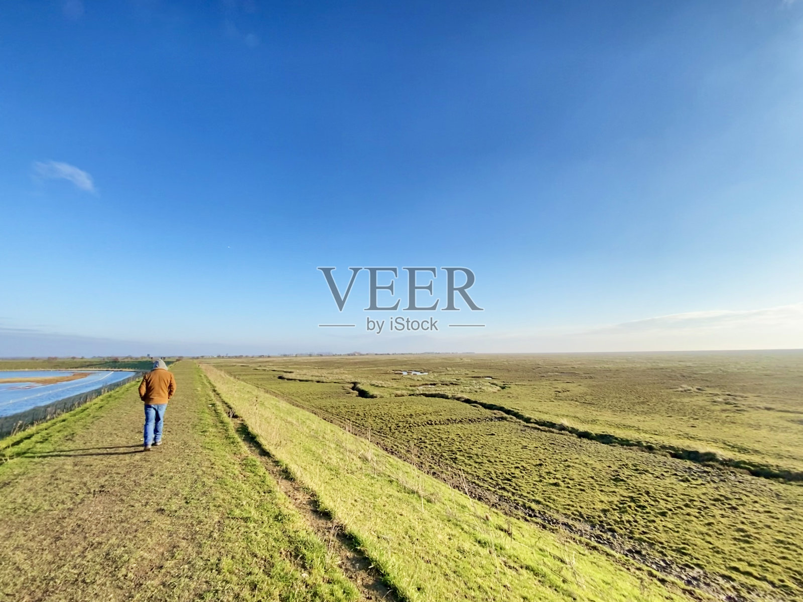 在标志性的林肯郡公寓的男子照片摄影图片