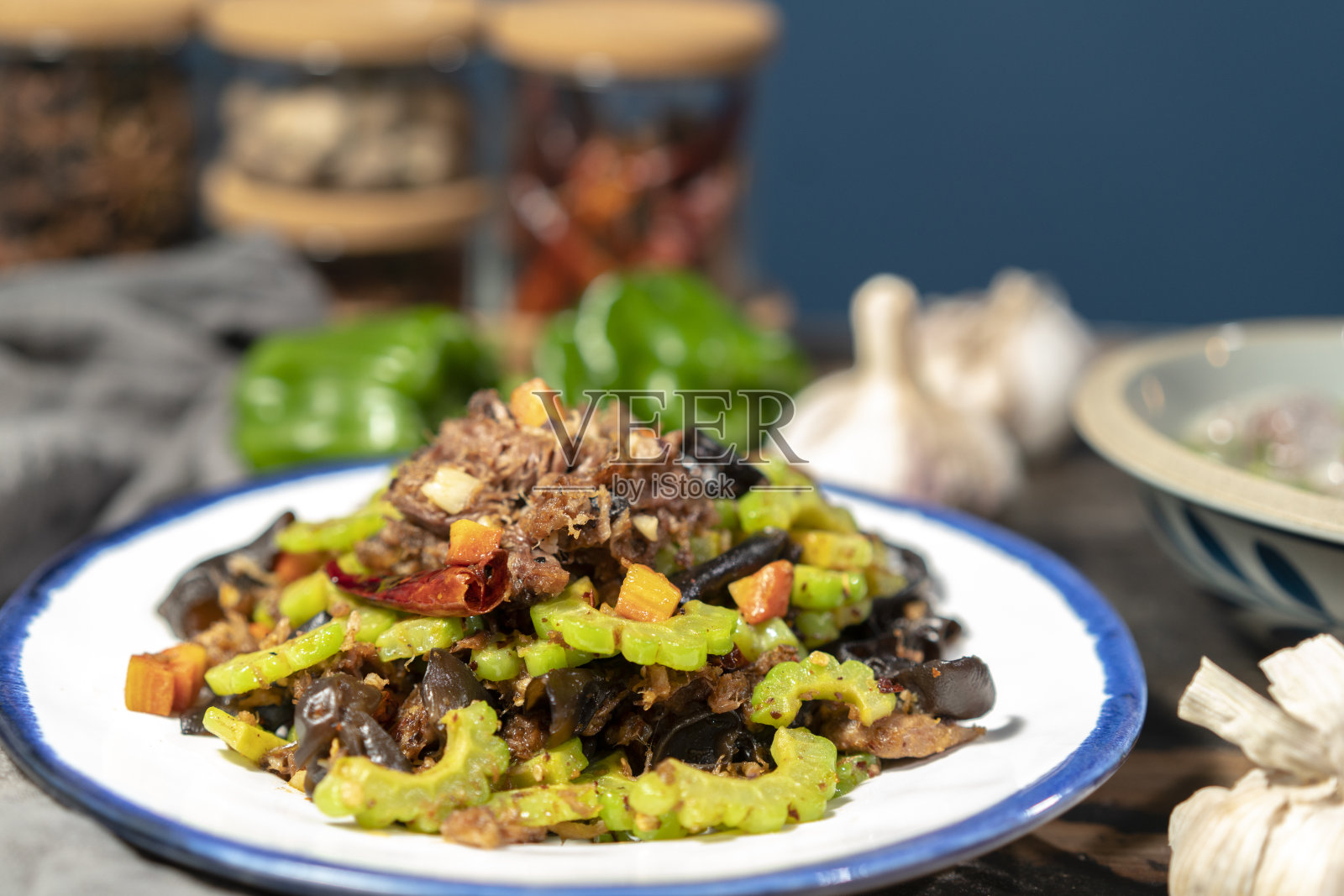 中式家常菜:苦瓜肉炒照片摄影图片