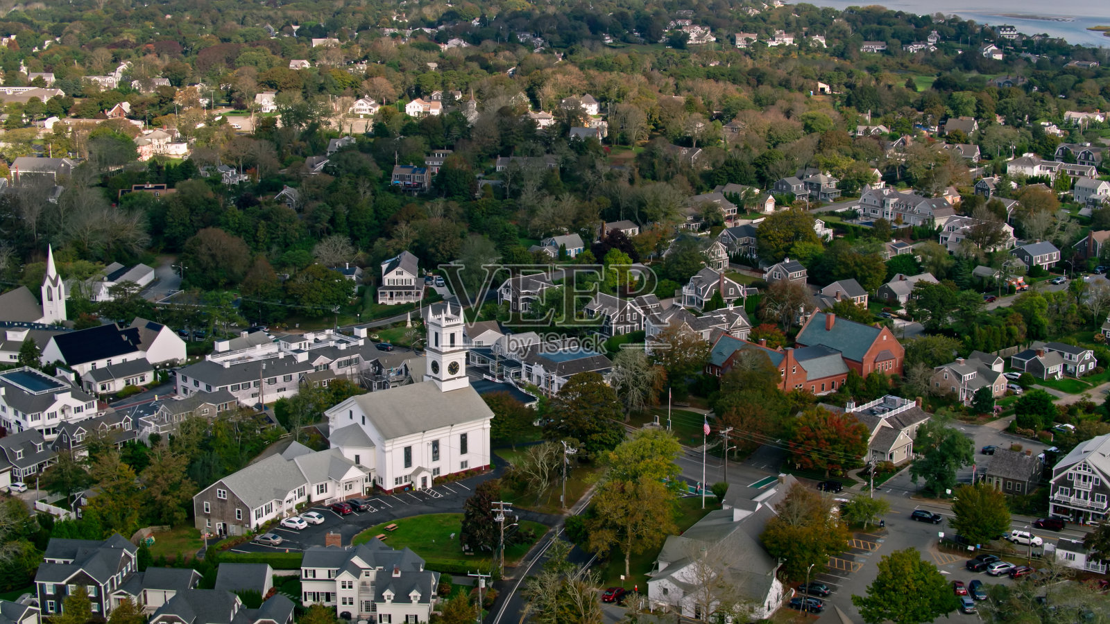 查塔姆的房屋和教堂，马萨诸塞州-空中照片摄影图片