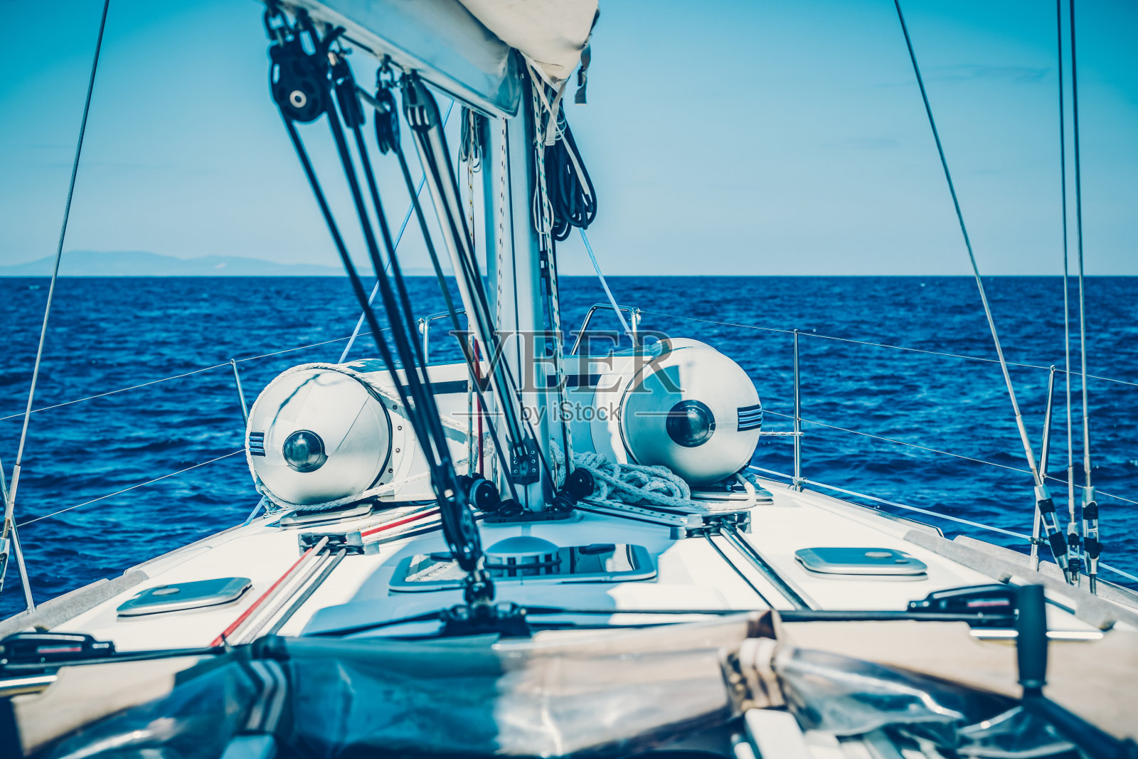 与帆船航行照片摄影图片