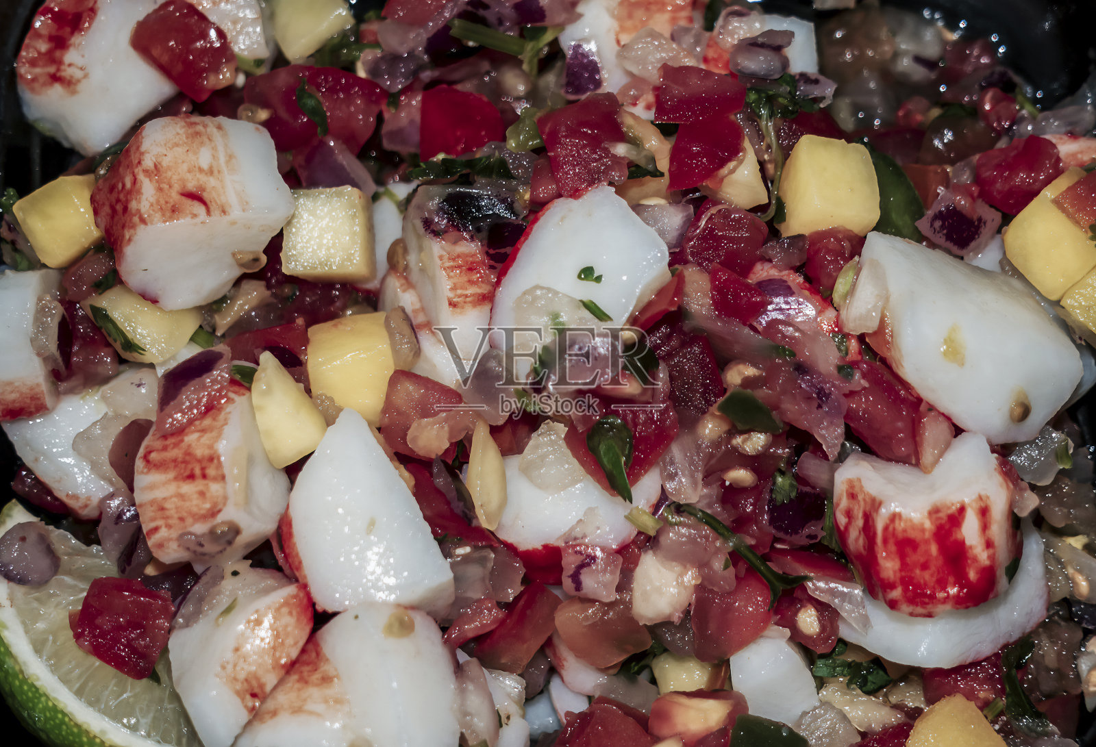 一碗热带蟹芝士三明治照片摄影图片