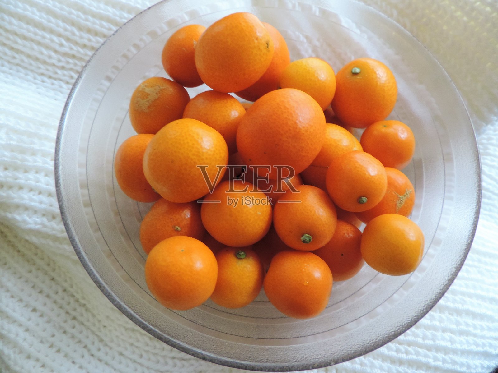 日本。2月。金橘水果碗。照片摄影图片