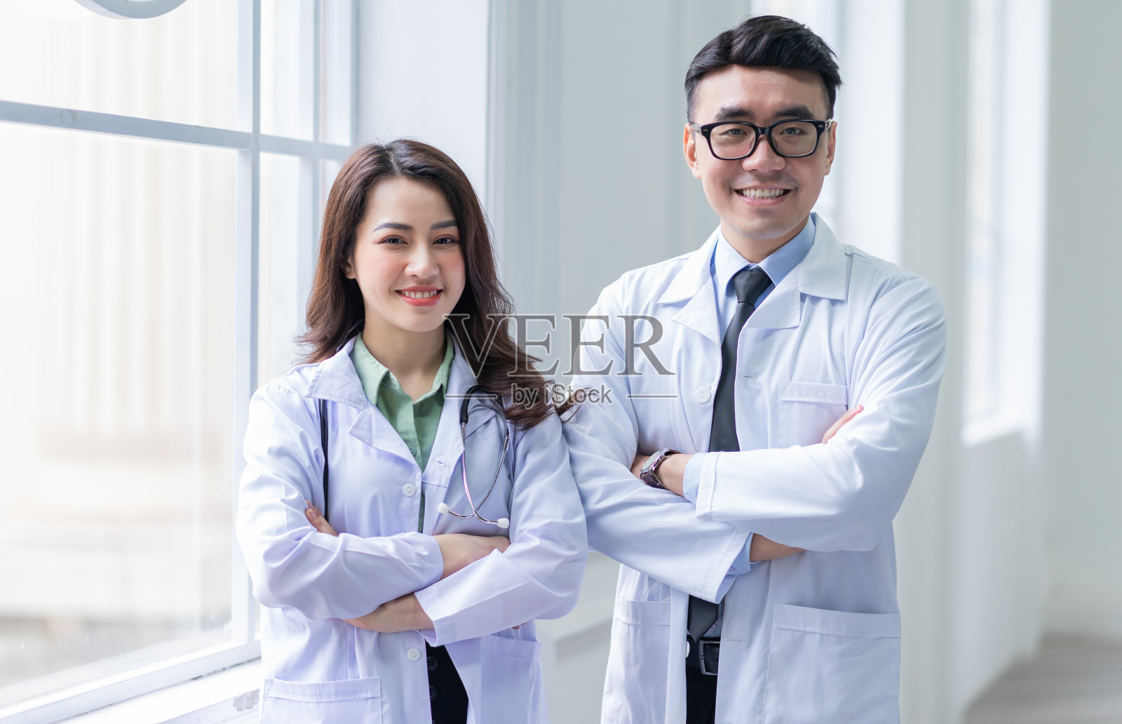 亚洲男女医生形象照片摄影图片