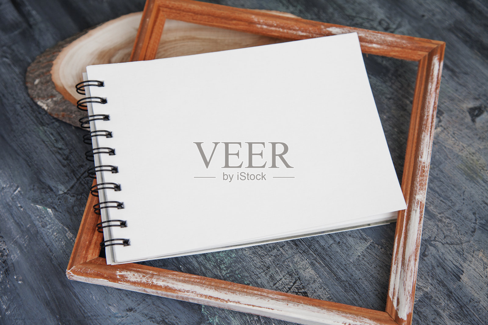 艺术家专辑模板与画笔和油漆照片摄影图片