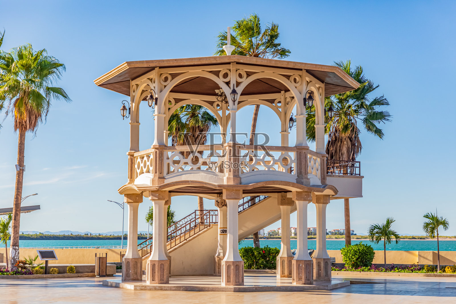 拉巴斯海岸的高架观景台。照片摄影图片