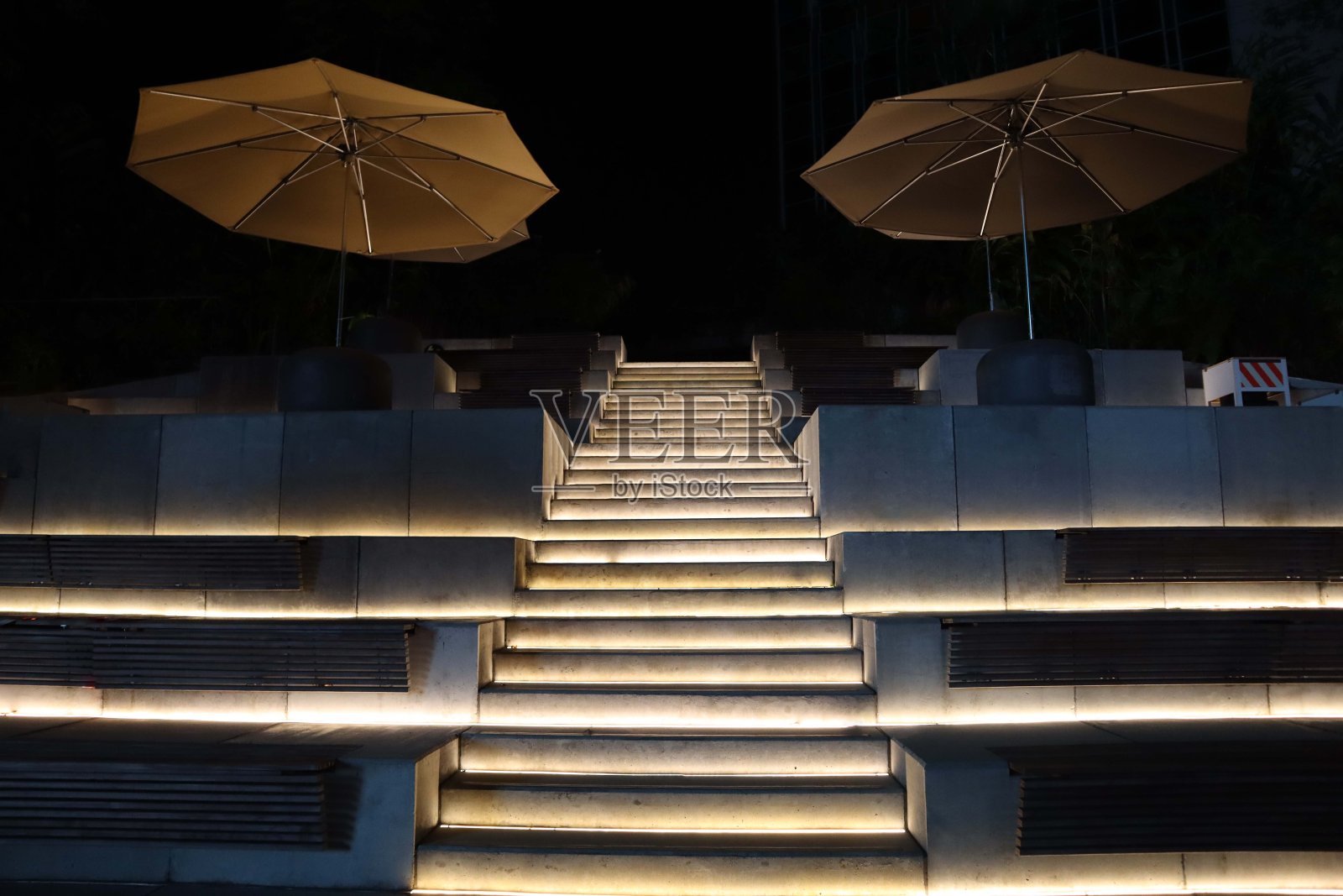 乌节路发光的台阶和楼梯照片摄影图片