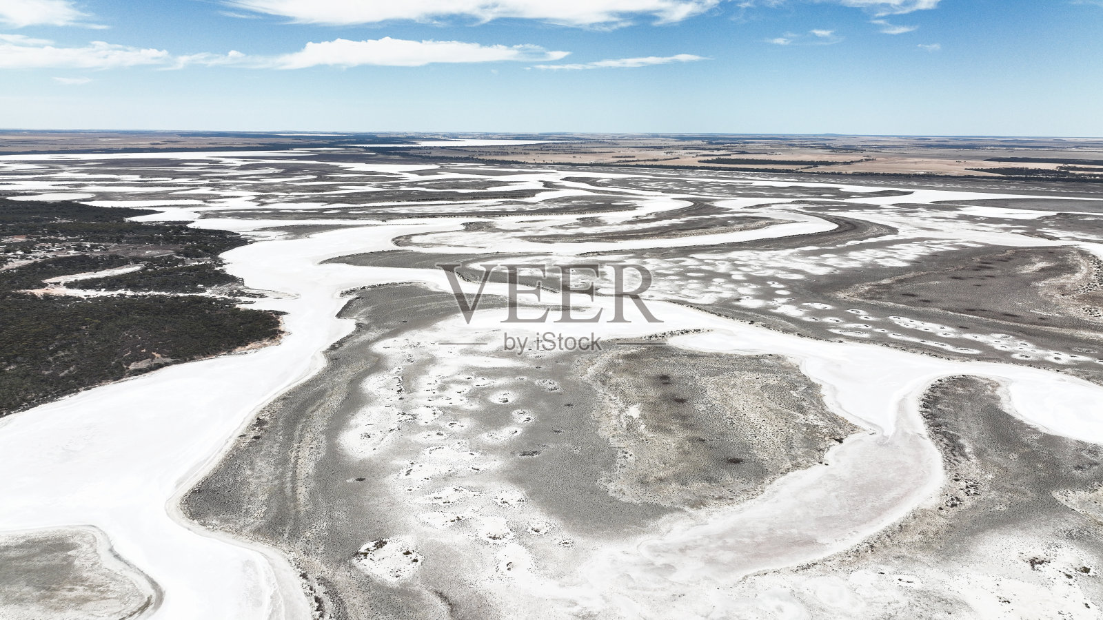 位于西澳大利亚州小麦带的盐湖照片摄影图片