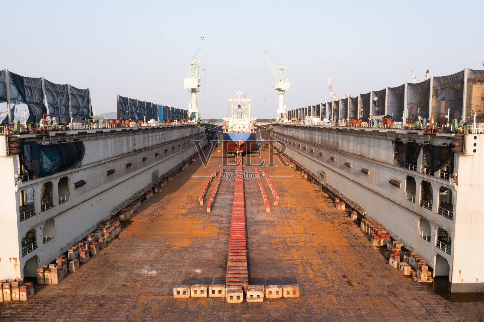 造船厂和海上维修，照片摄影图片