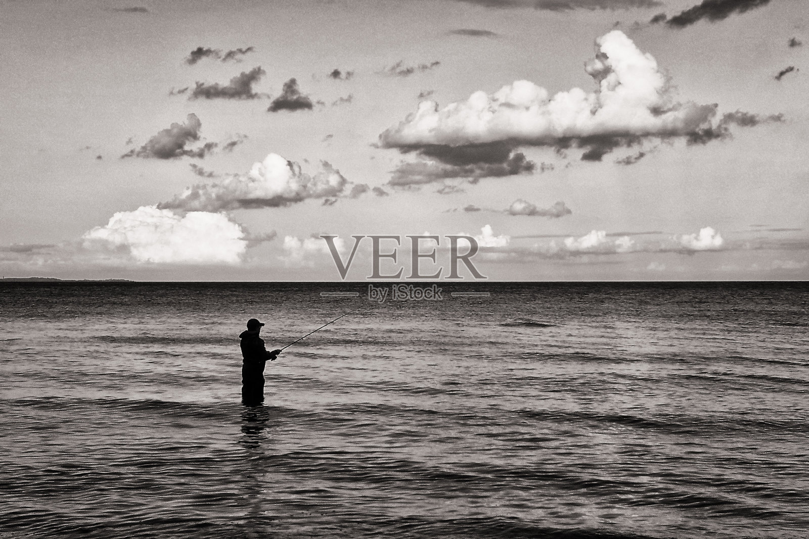 海岸垂钓者照片摄影图片