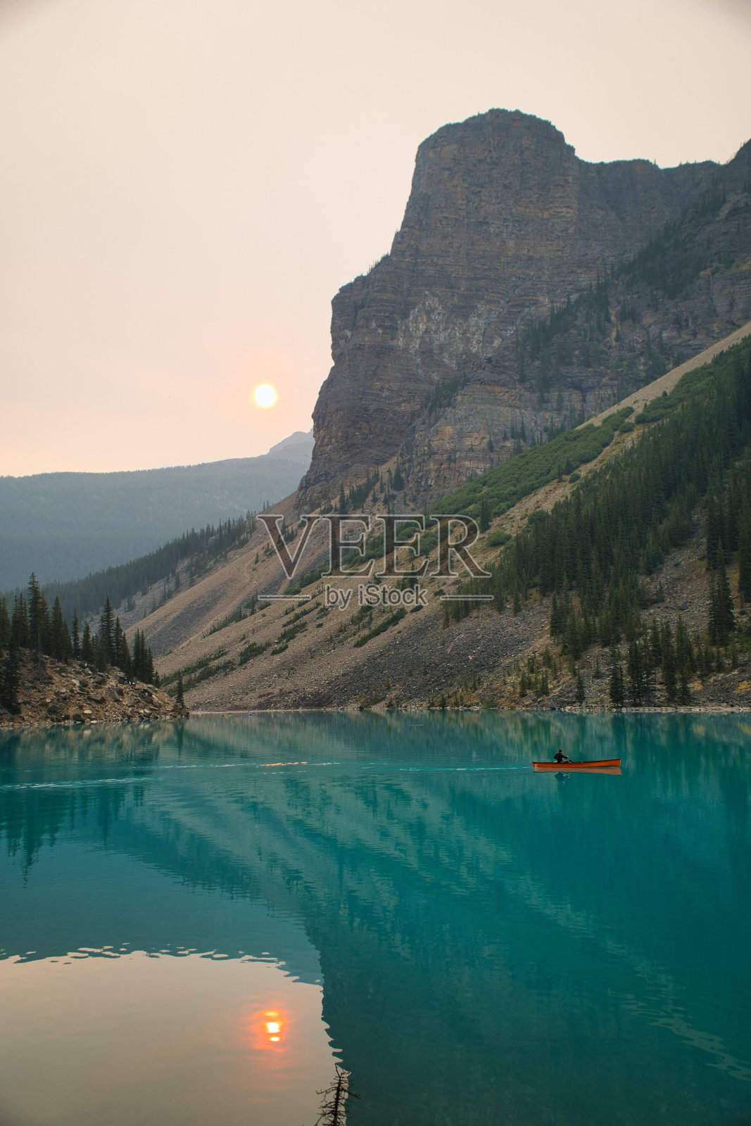 路易斯湖和冰碛湖照片摄影图片