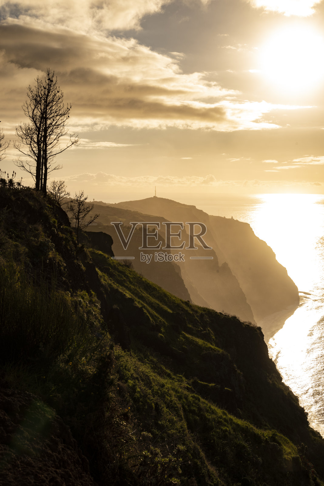 马德拉岛西海岸悬崖上的日落照片摄影图片