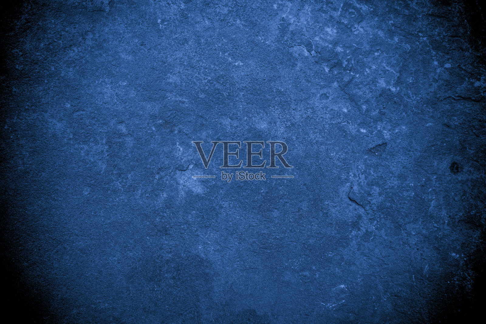 旧墙的图案纹理水泥蓝深抽象蓝颜色设计是浅与黑色渐变背景。照片摄影图片