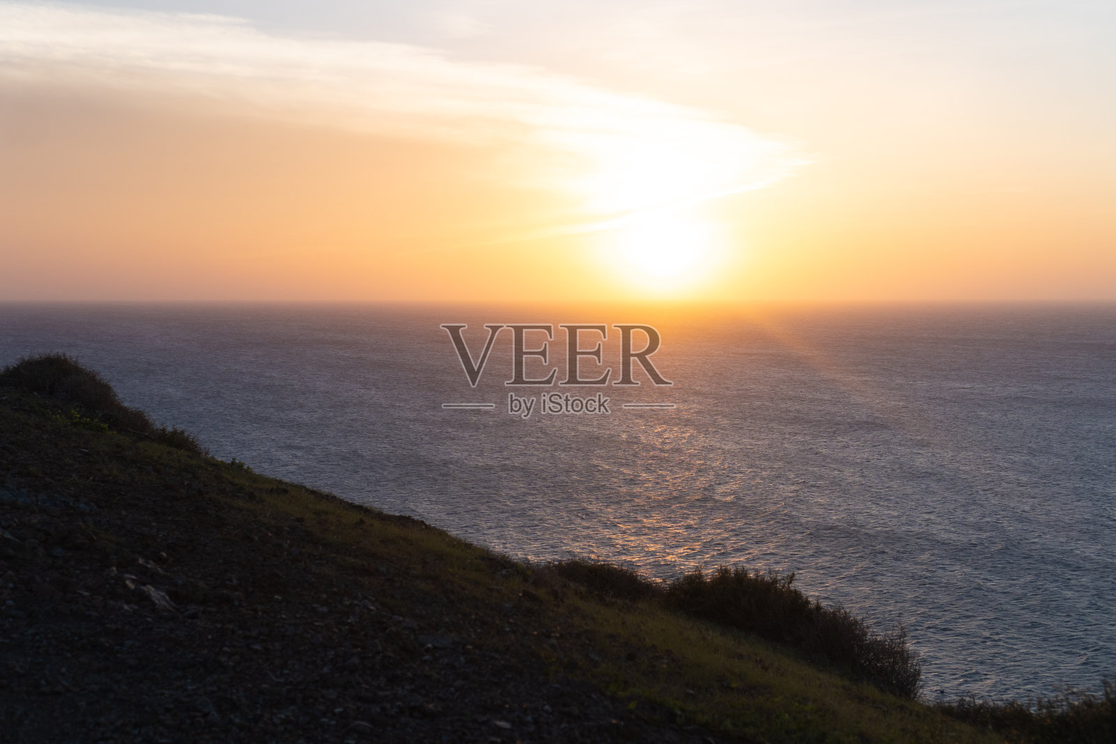 日落时，哥伦比亚拉瓜希拉海滩上的天空照片摄影图片