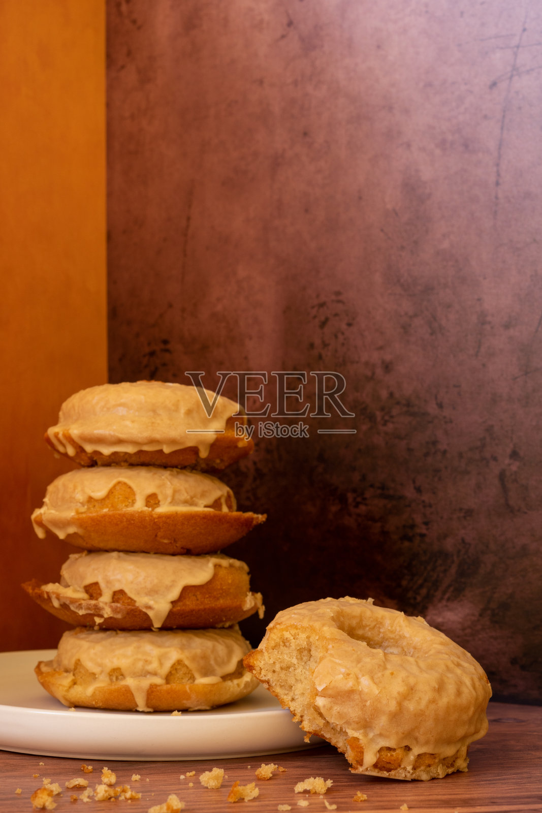 一堆美味的甜甜圈照片摄影图片