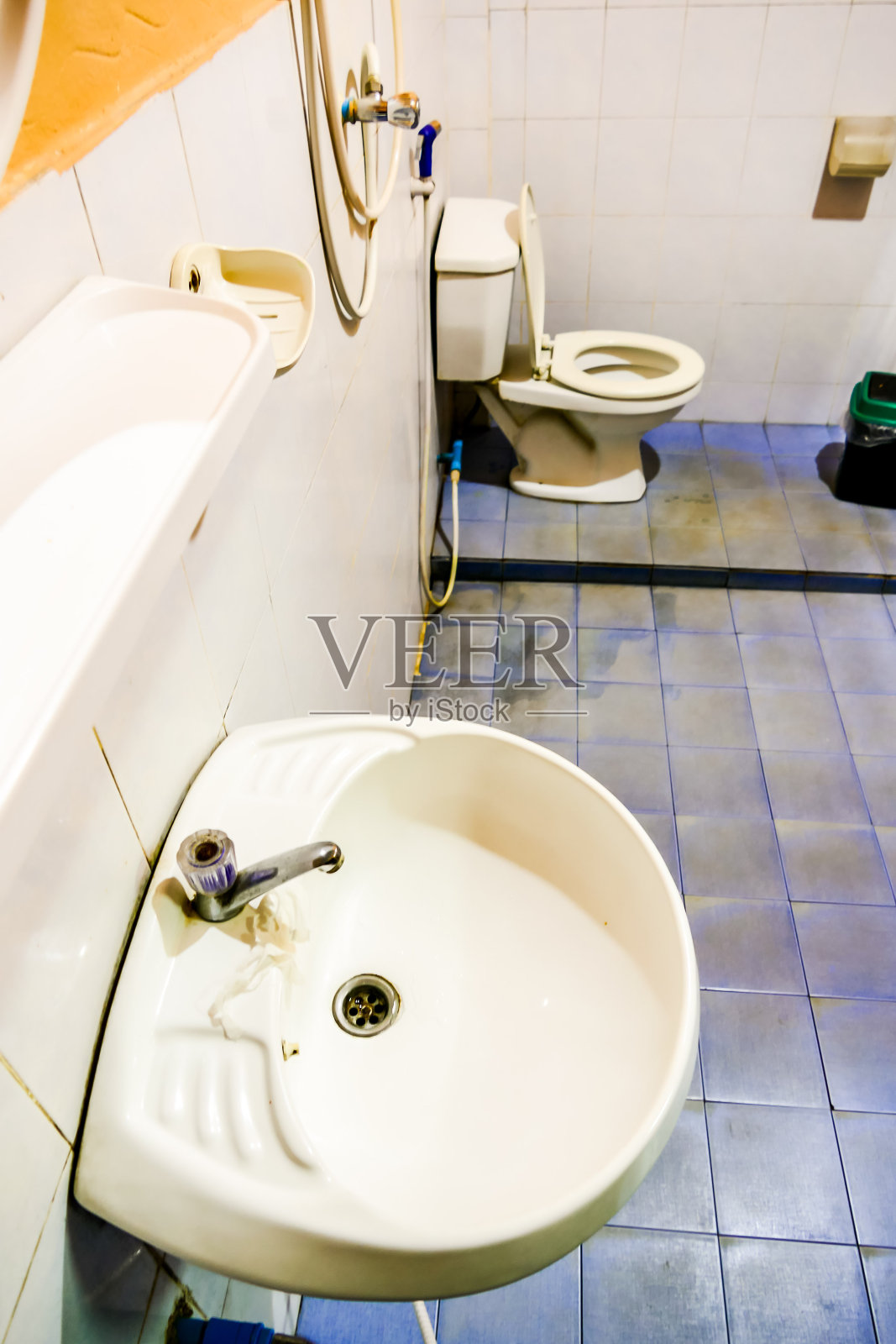 盥洗室的水槽，数码照片照片作为背景照片摄影图片